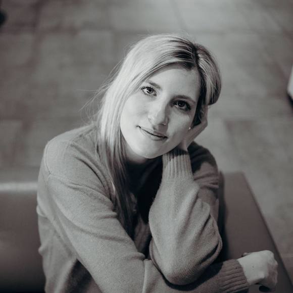 Meet your Posher, Cynthia - Picture 1 of 1